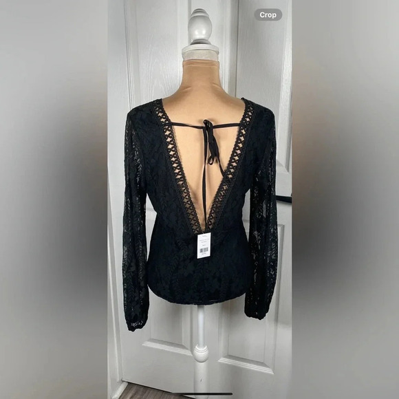 ✨ WILLOW ROOT Floral Lace Top NWT Medium - Picture 9 of 10